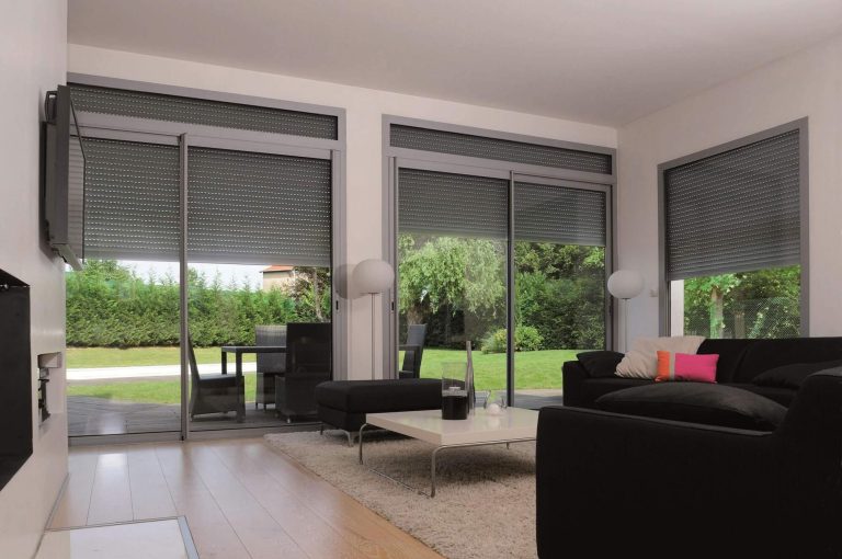 Installation de volets roulants : la solution pratique et esthétique